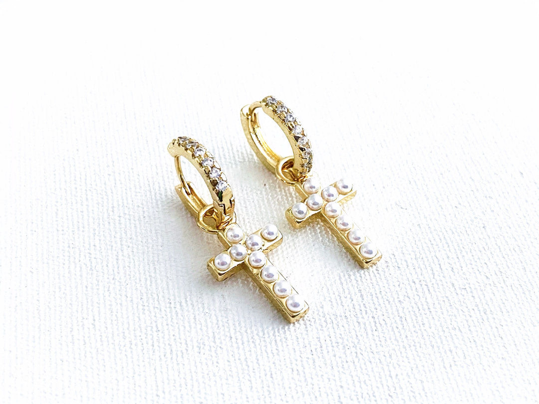 Faith – arracadas de chapa de oro con cruz decorada con perlitas