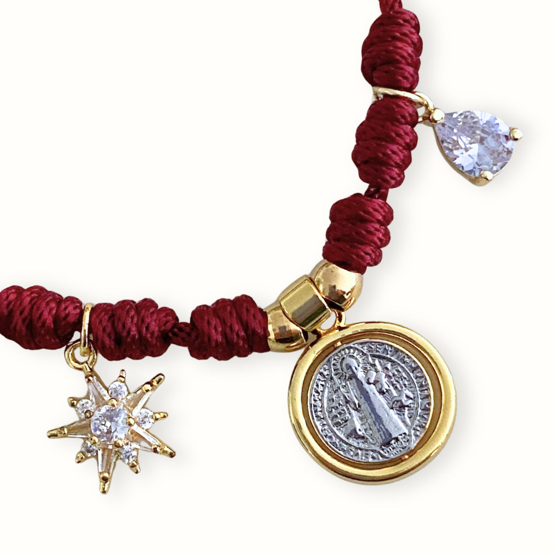 Detalles de Pulsera tejida ajustable con dije de San Benito, gota y estrella de chapa de oro con zirconia. 