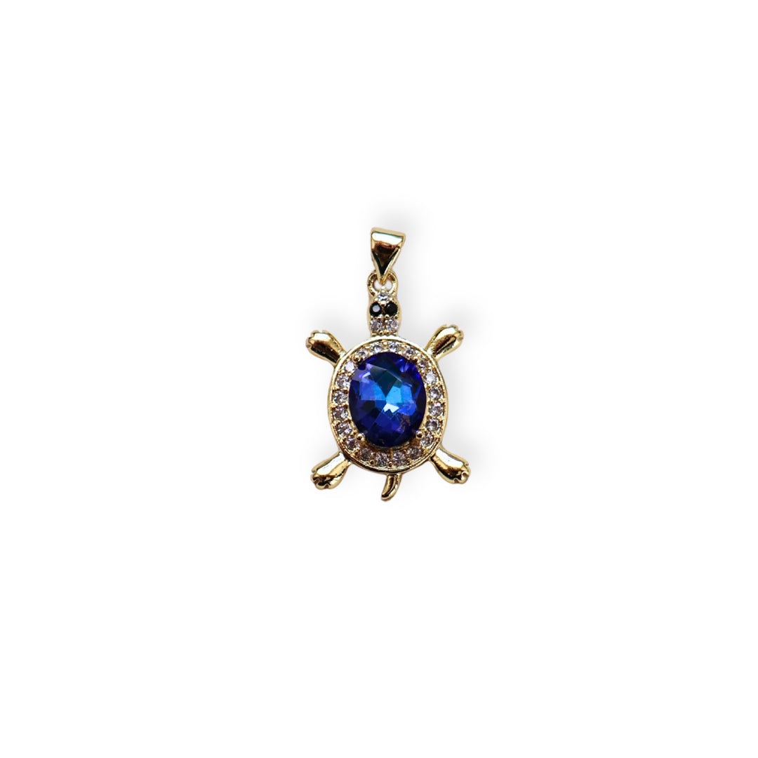 Dije de tortuga en chapa de oro con detalles de zirconia