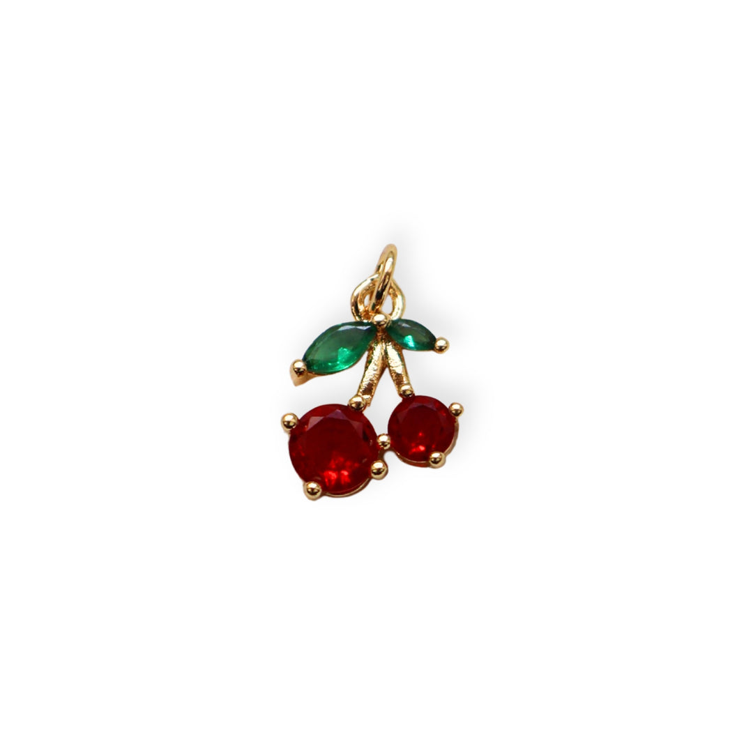 Dije en forma de cereza dorada con zirconia brillante