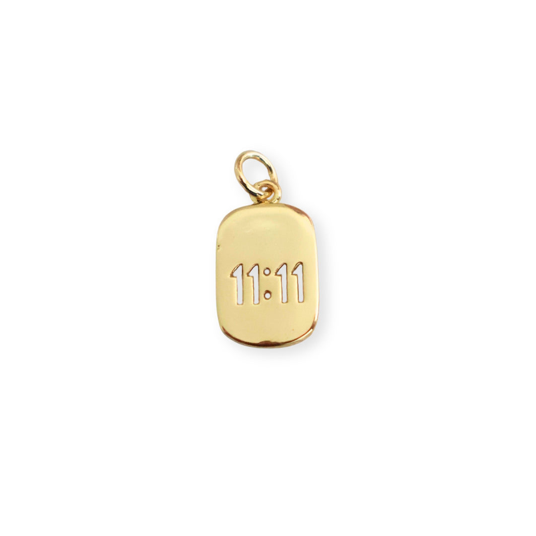 Dije de chapa de oro en forma de placa ovalada con calado 11:11