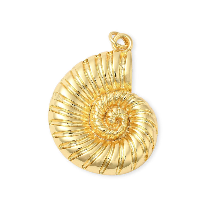 Dije en forma de caracol dorado de chapa de oro