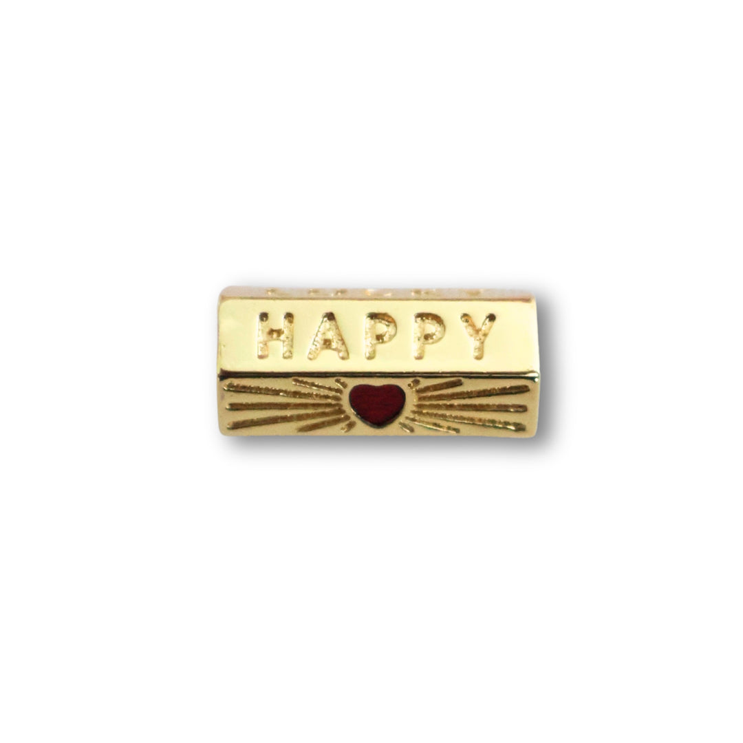 Separador de chapa de oro con grabado "Happy", "Lucky" y corazón rojo esmaltado sobre fondo blanco