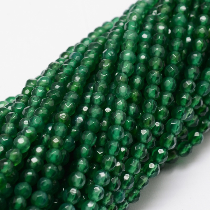 Tira de jade facetado de 4 mm con aproximadamente 90 cuentas