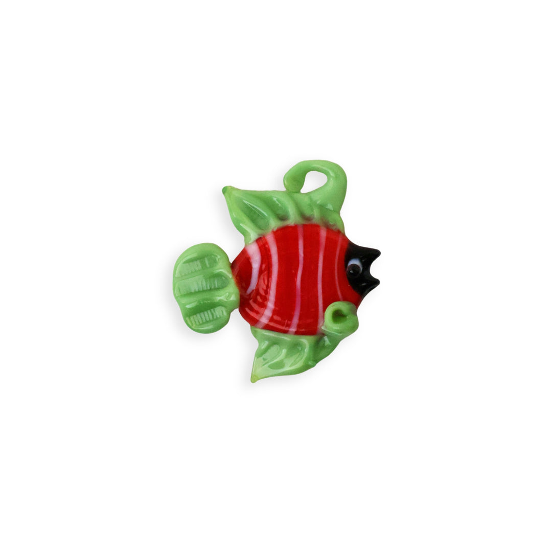 Dije de murano con forma de pez color rojo y verde con rayas blancas