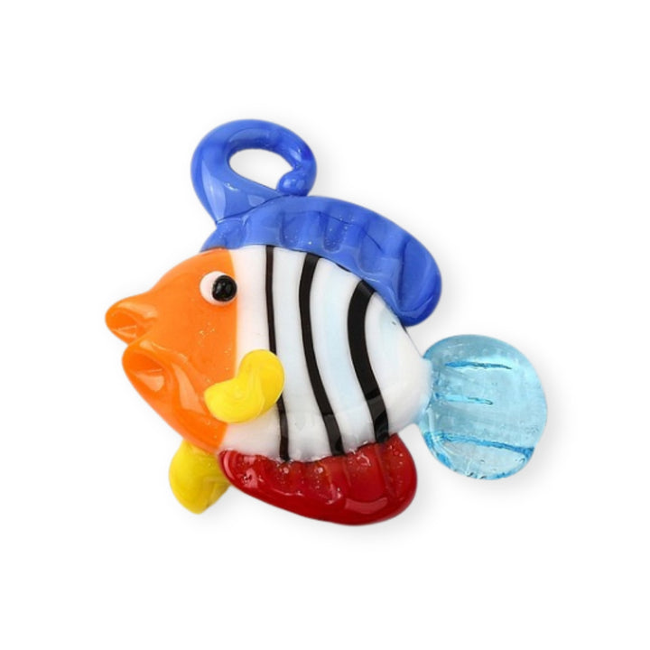 Dije de murano en forma de pez, colores blanco, azul oscuro, rojo, naranja y amarillo