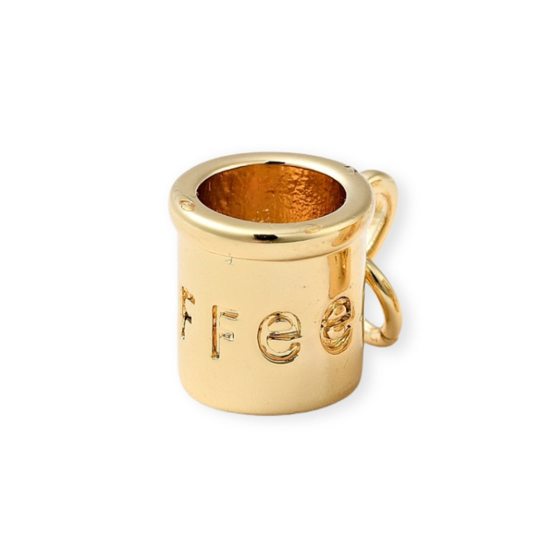 Dije en forma de taza con grabado coffee en chapa de oro brillante
