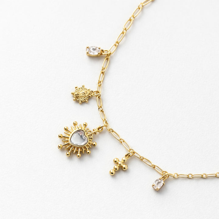 Collar religioso de chapa de oro con Virgen, cruz y dije ovalado con zirconia