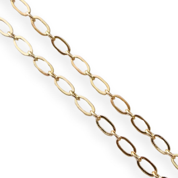 Detalle de Cadena de chapa de oro con broche circular elegante y brillante