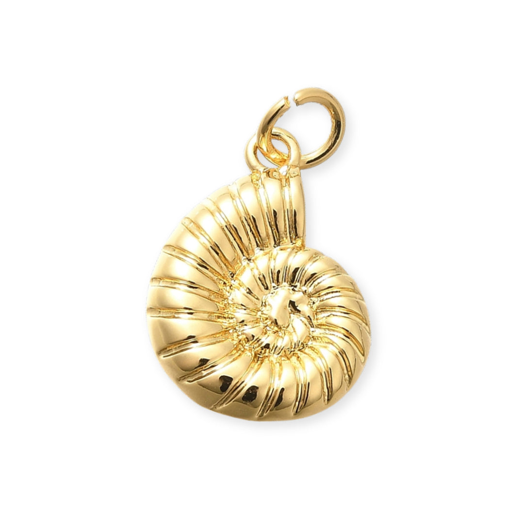 Dije caracol en chapa de oro con acabado brillante