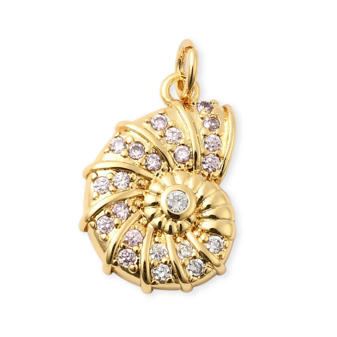 Dije caracol en chapa de oro con zirconia brillante