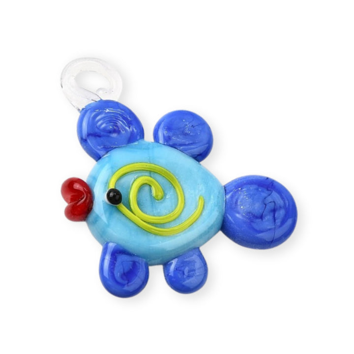 Dije de murano en forma de pez azul oscuro y claro con espiral amarillo al centro