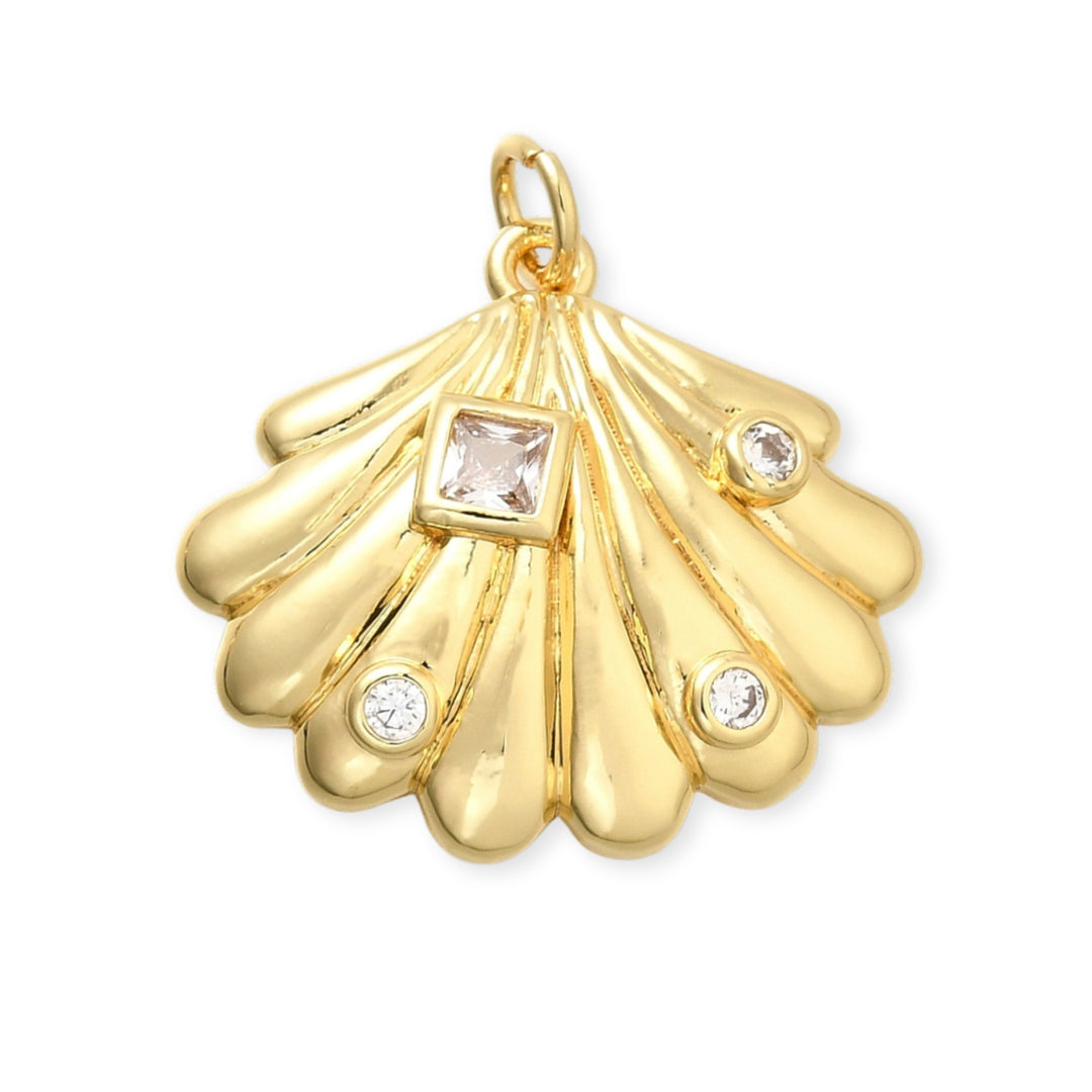 Dije en forma de concha de chapa de oro con zirconias brillantes decorativas