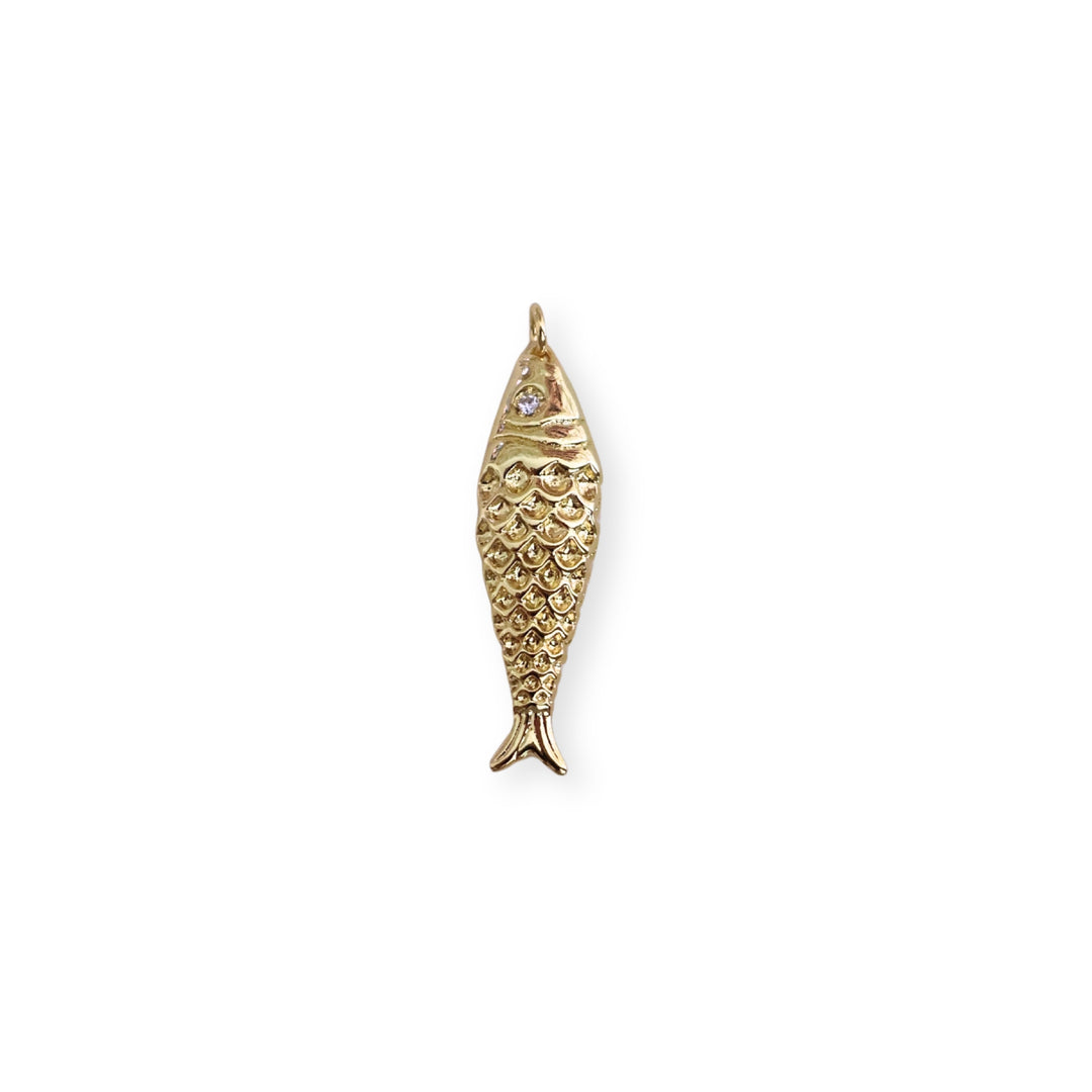 Dije en forma de pez de chapa de oro con zirconia en el ojo
