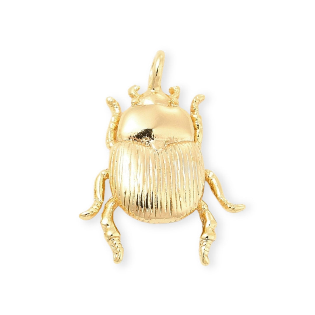 Dije de escarabajo de chapa de oro