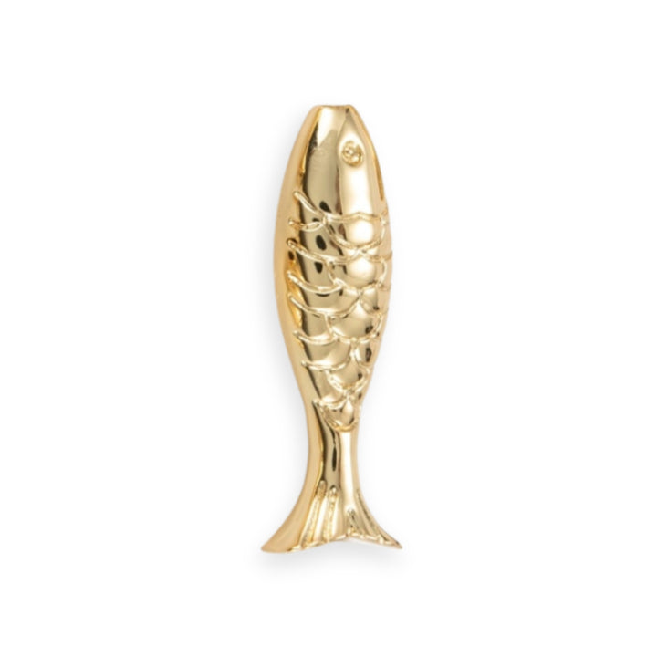 Separador en forma de pescado de chapa de oro sobre fondo blanco
