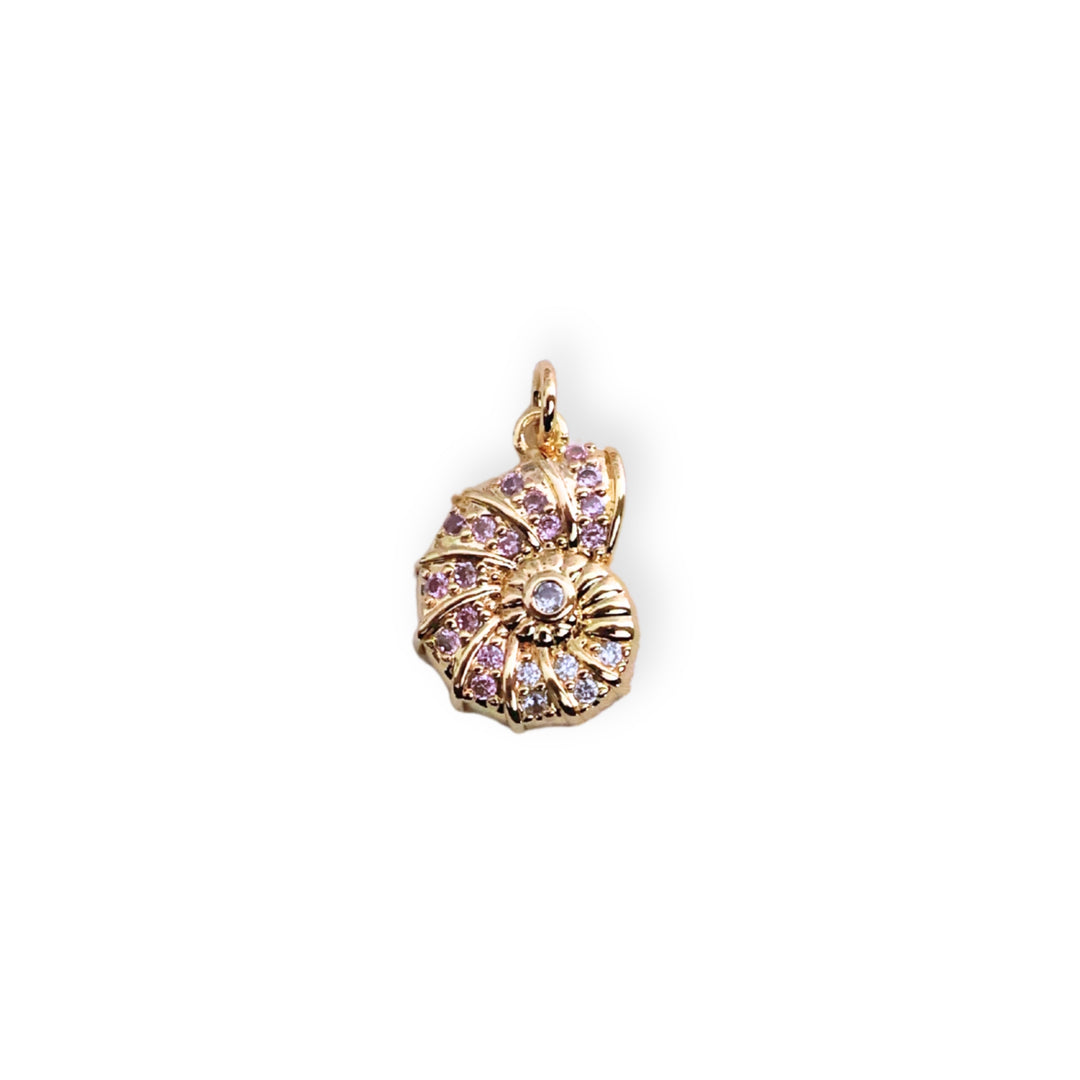 Dije caracol en chapa de oro con zirconia brillante