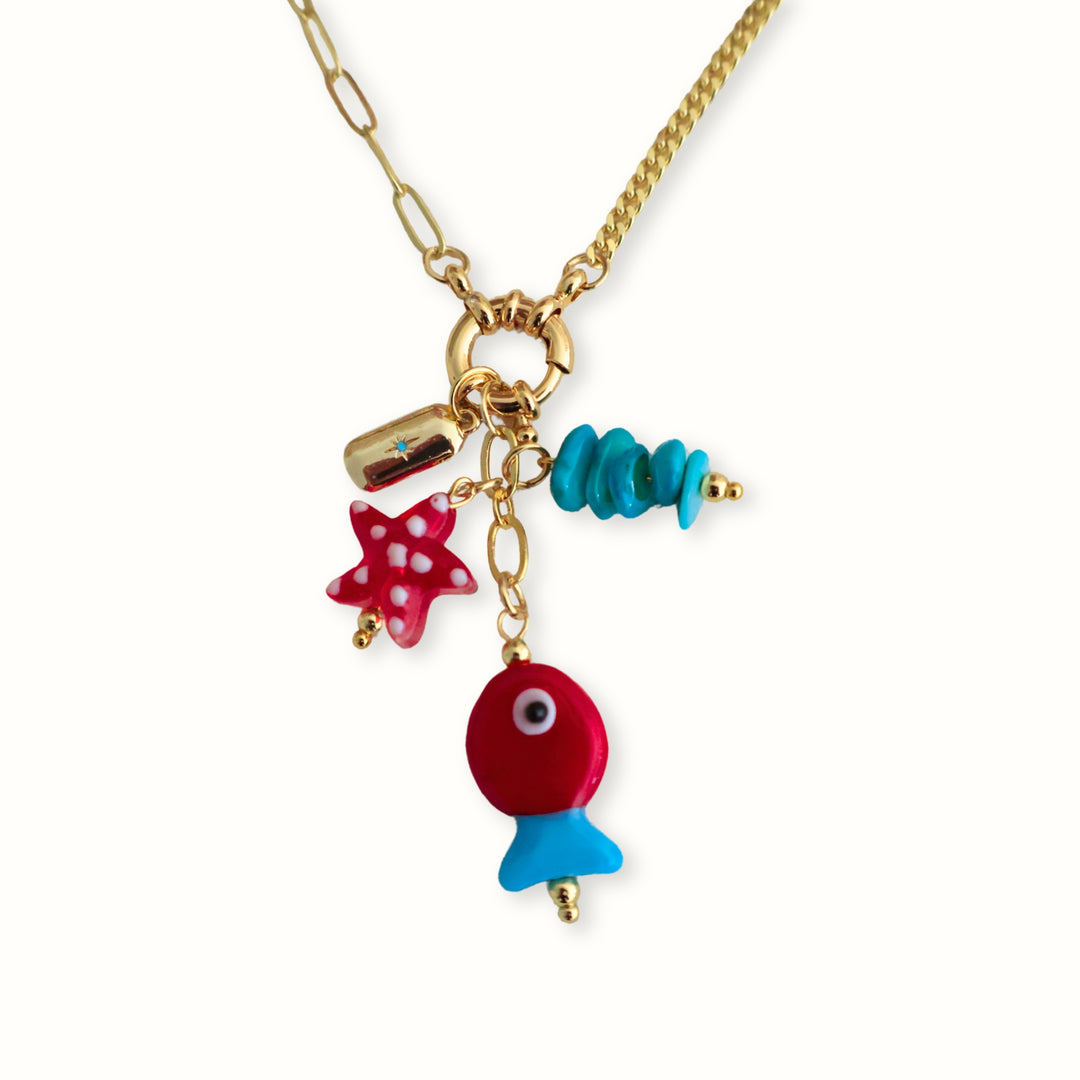 Collar Bora con broche marinero y dijes rojo y turquesa