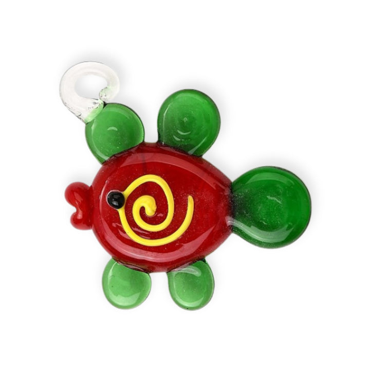 Dije de murano en forma de pez, colores rojo oscuro y verde con espiral amarillo