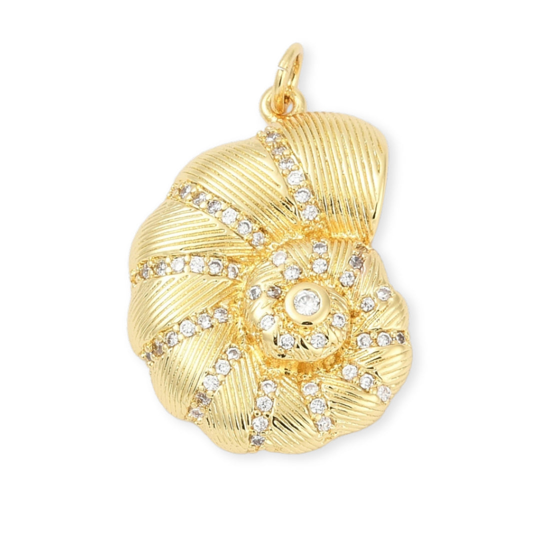 Dije en forma de caracol de chapa de oro con zirconias decorativas alrededor