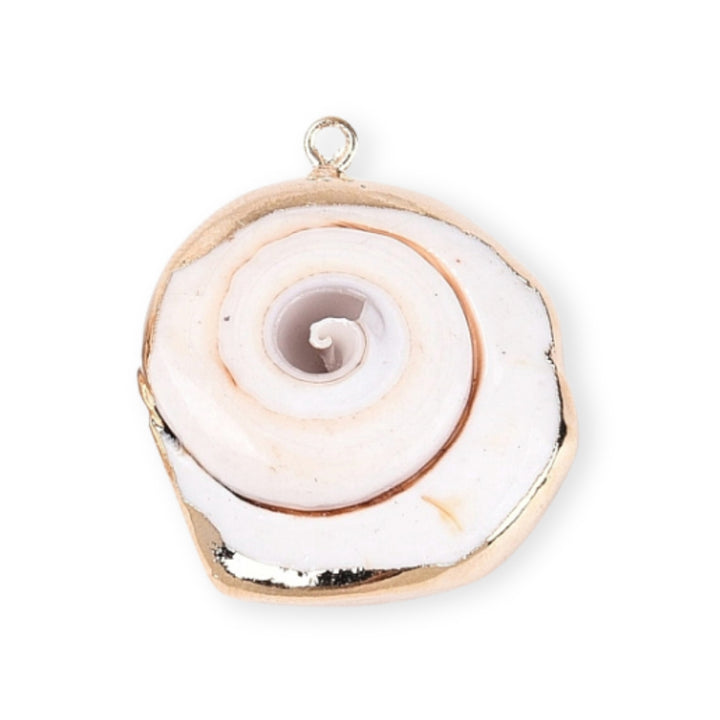 Dije de concha natural biselado en chapa de oro