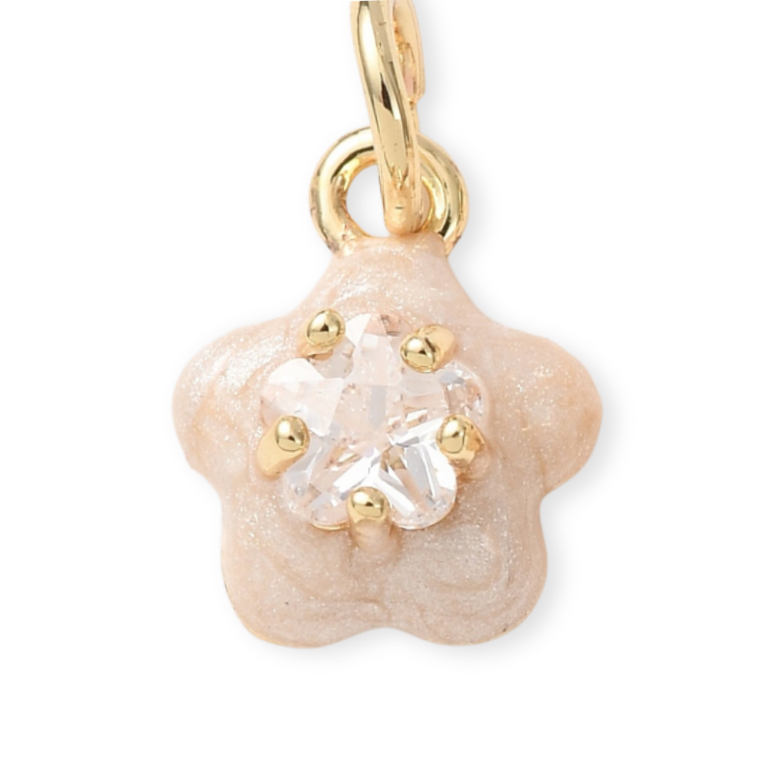 Dije de flor de chapa de oro con zirconia y esmalte
