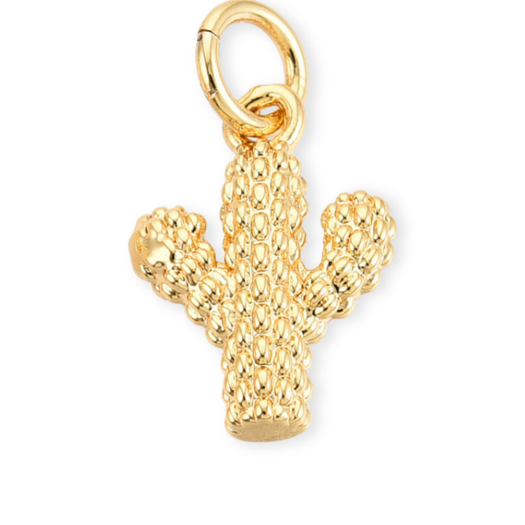Dije en forma de cactus de chapa de oro sobre fondo neutro