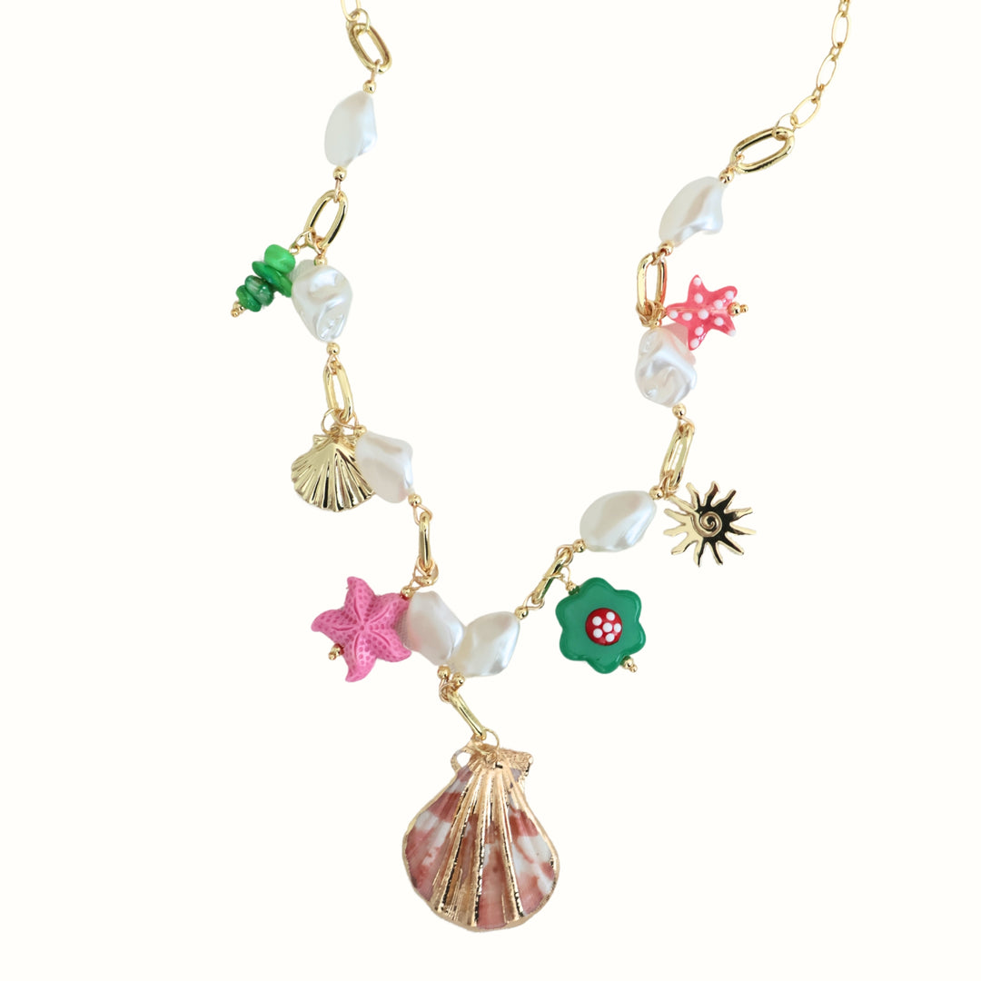 Collar Thalia con dijes de concha y estrellas marinas