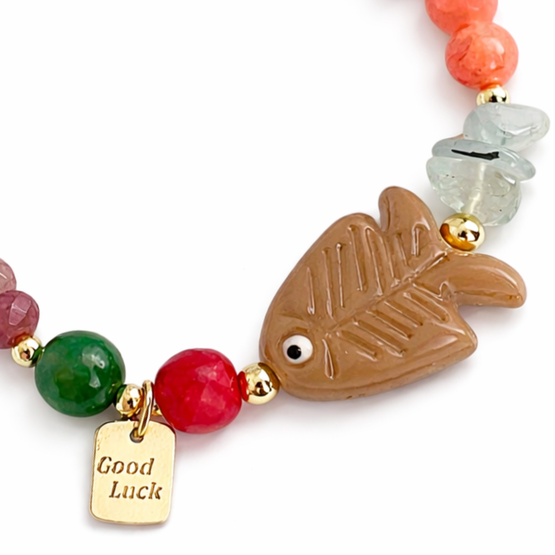 Brazalete marino con murano, piedras naturales, concha y dije Good Luck de chapa de oro