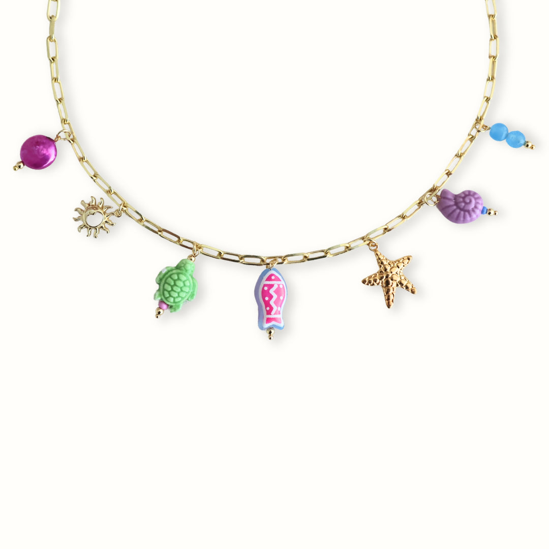 Collar Calypso con cadena dorada y dijes marinos