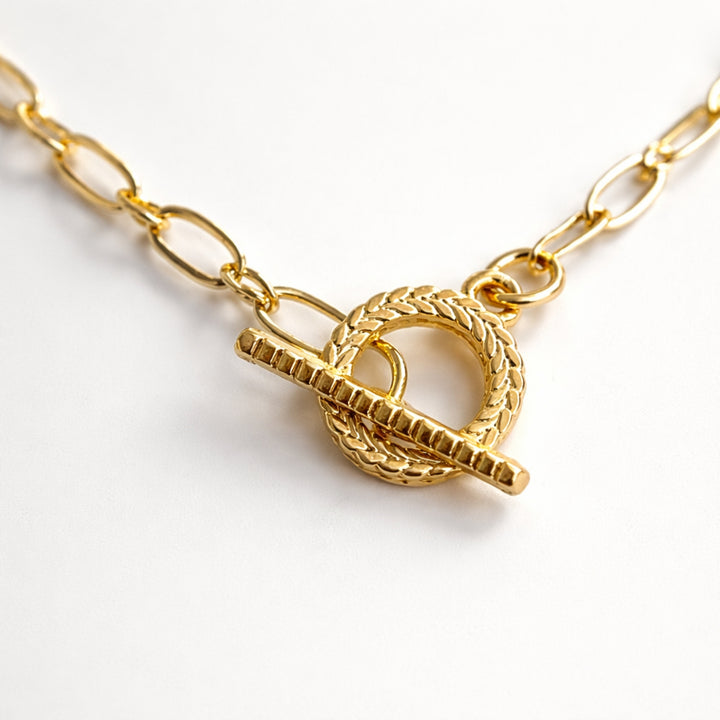 Cadena de chapa de oro con broche tipo T