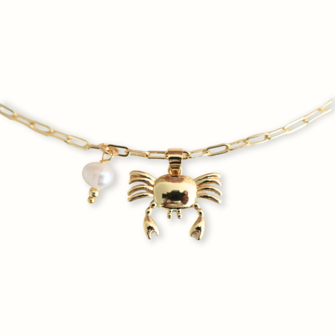 Collar Ammos con perla de río y cangrejo dorado