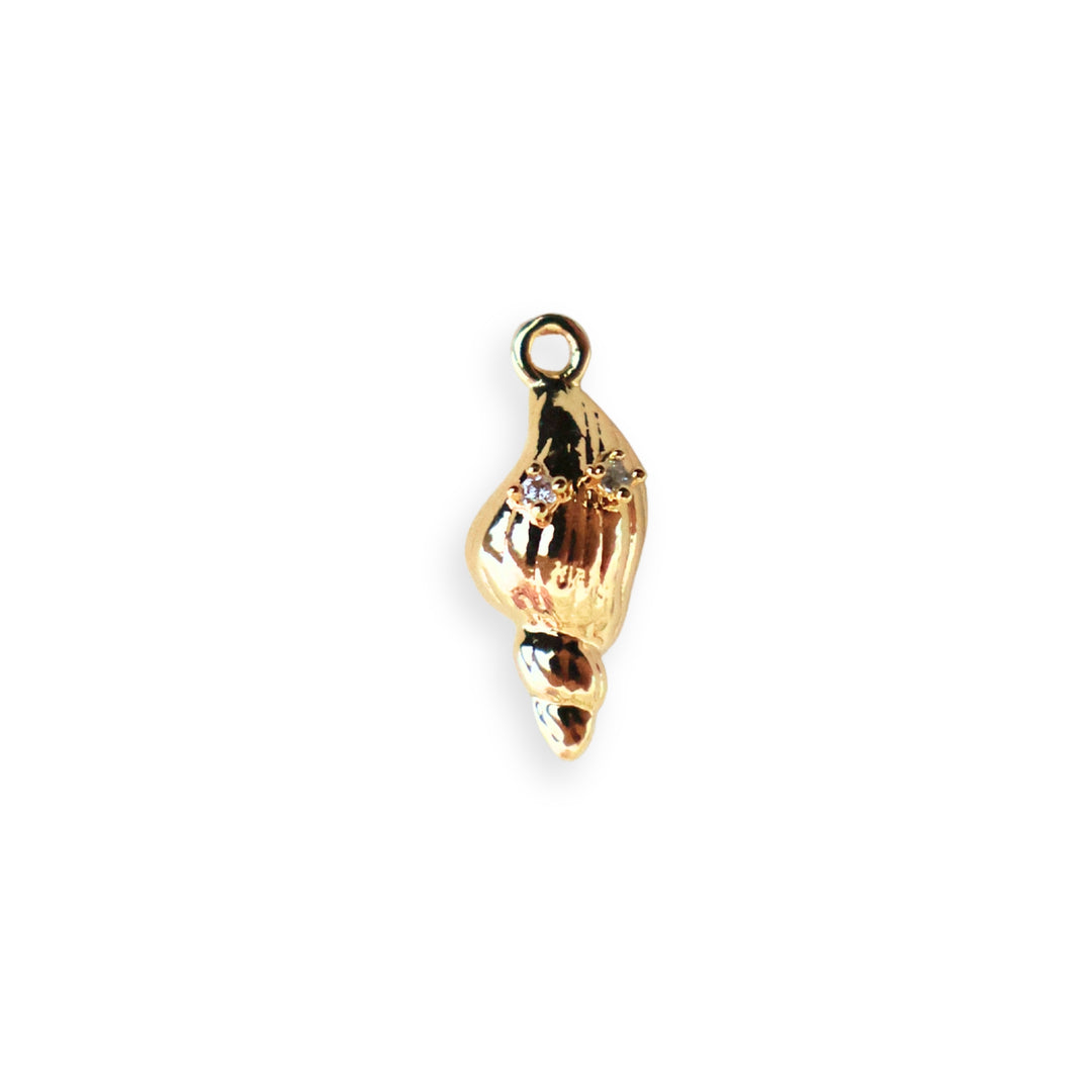 Dije de caracol de chapa de oro con zirconia