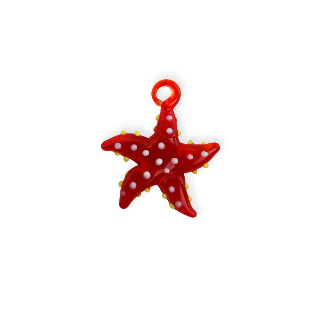Dije de murano en forma de estrella de mar, color rojo con puntos blancos y amarillos
