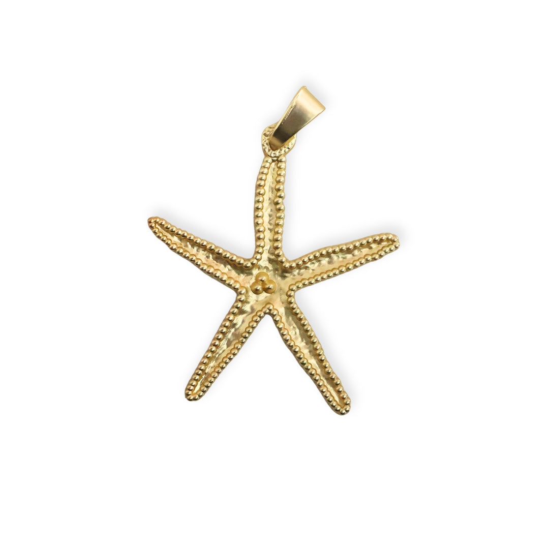 Dije estrella de mar grande en chapa de oro con acabado mate