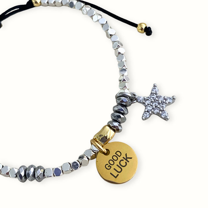 Detalles de Brazalete Good Luck con estrella de zirconia y cuentas de hematita