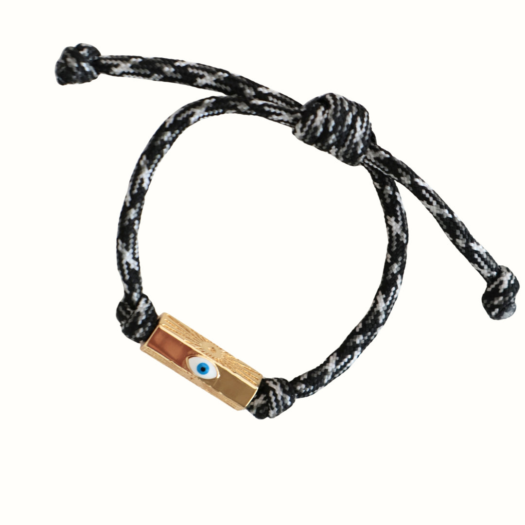 Detalle del separador de chapa de oro esmaltado en la pulsera Elvira