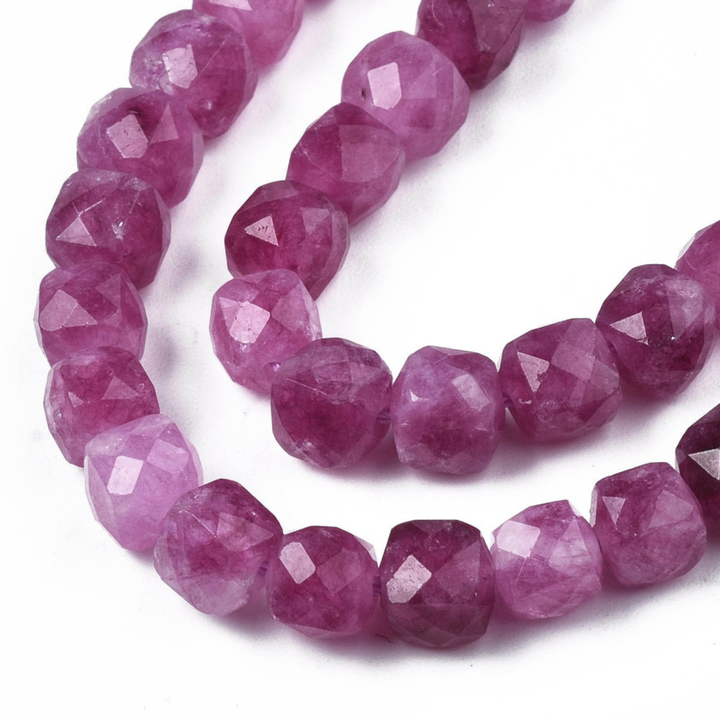 Tira de cuentas de cuarzo natural facetado en cubos para joyería