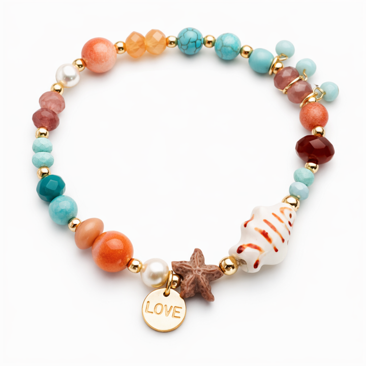 Detalles de Brazalete marino con pez de cerámica, piedras naturales, perla de río y dije Love de chapa de oro
