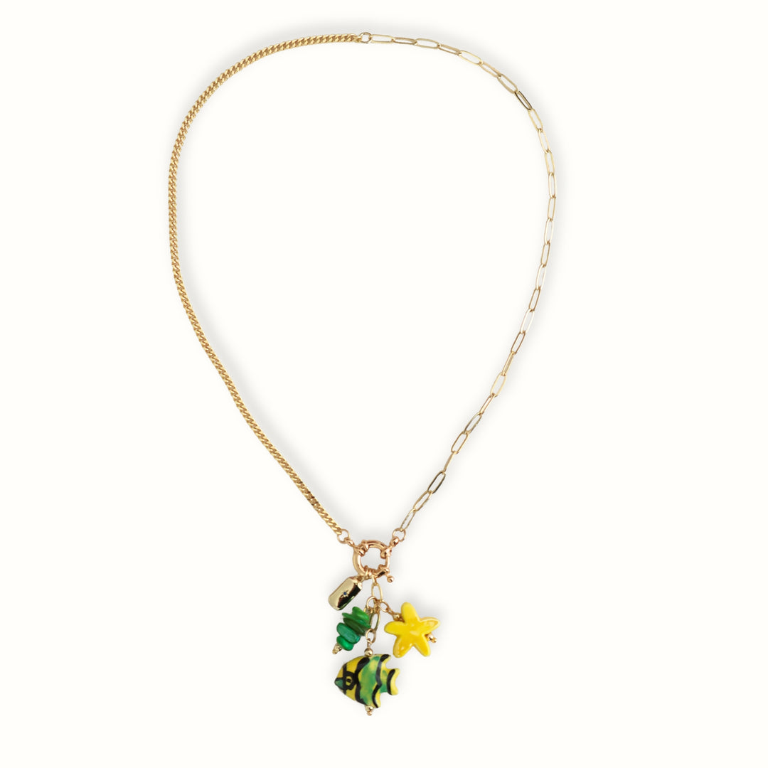 Collar dorado Kauai con estrella de mar y piedra natural