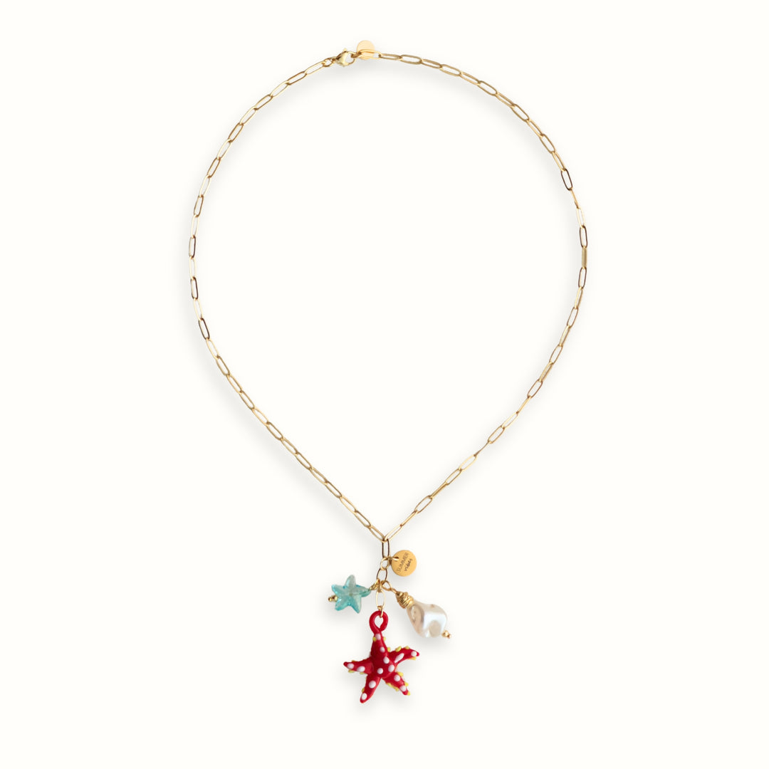 Detalle de estrella de mar de murano y perla en collar Vireya