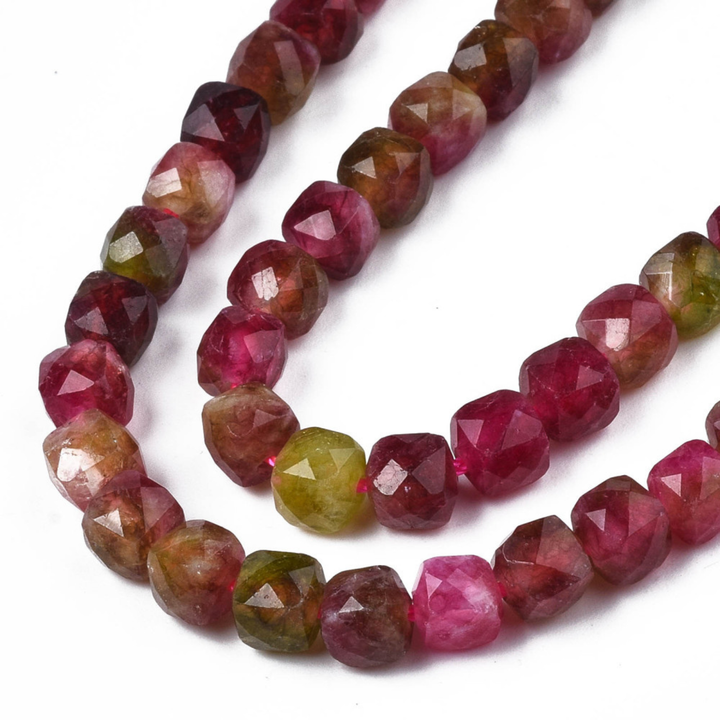 Tira de cuentas de cuarzo natural facetado en cubos para joyería