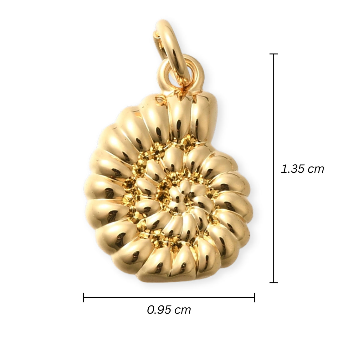 Medidas para Dije en forma de caracol de chapa de oro sobre fondo blanco