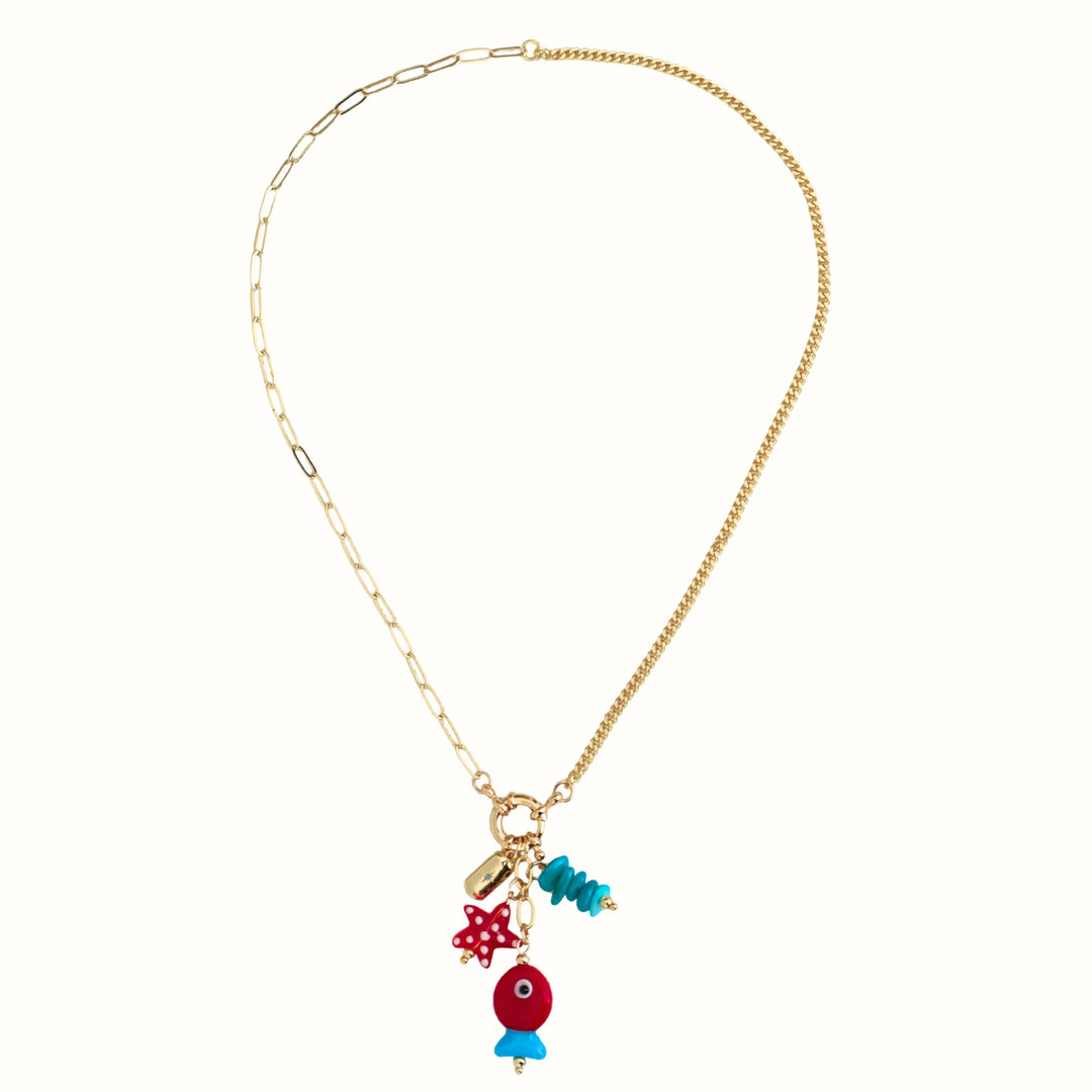 Collar dorado Bora con estrella roja y piedra azul turquesa

