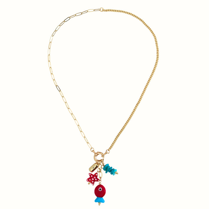 Collar dorado Bora con estrella roja y piedra azul turquesa
