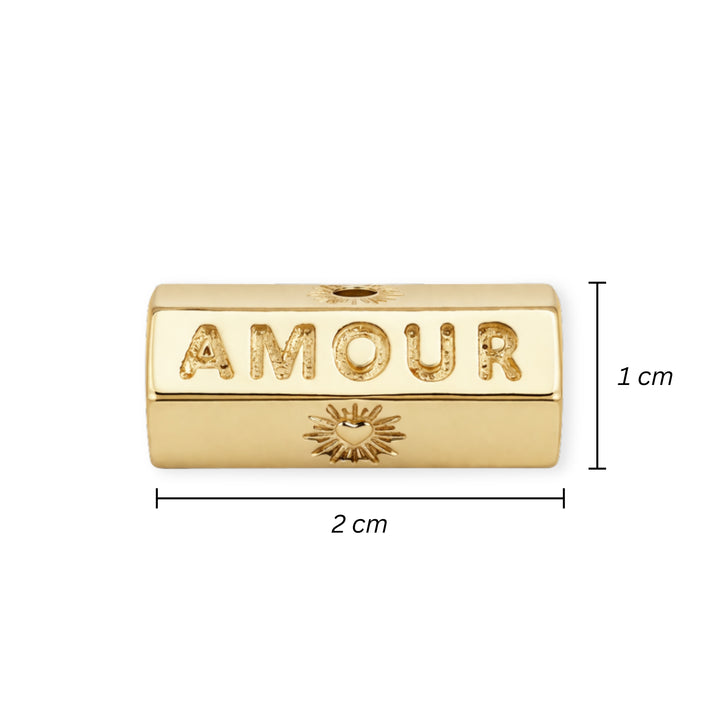 Medidas para Separador de chapa de oro grabado con la palabra "AMOUR" sobre fondo blanco