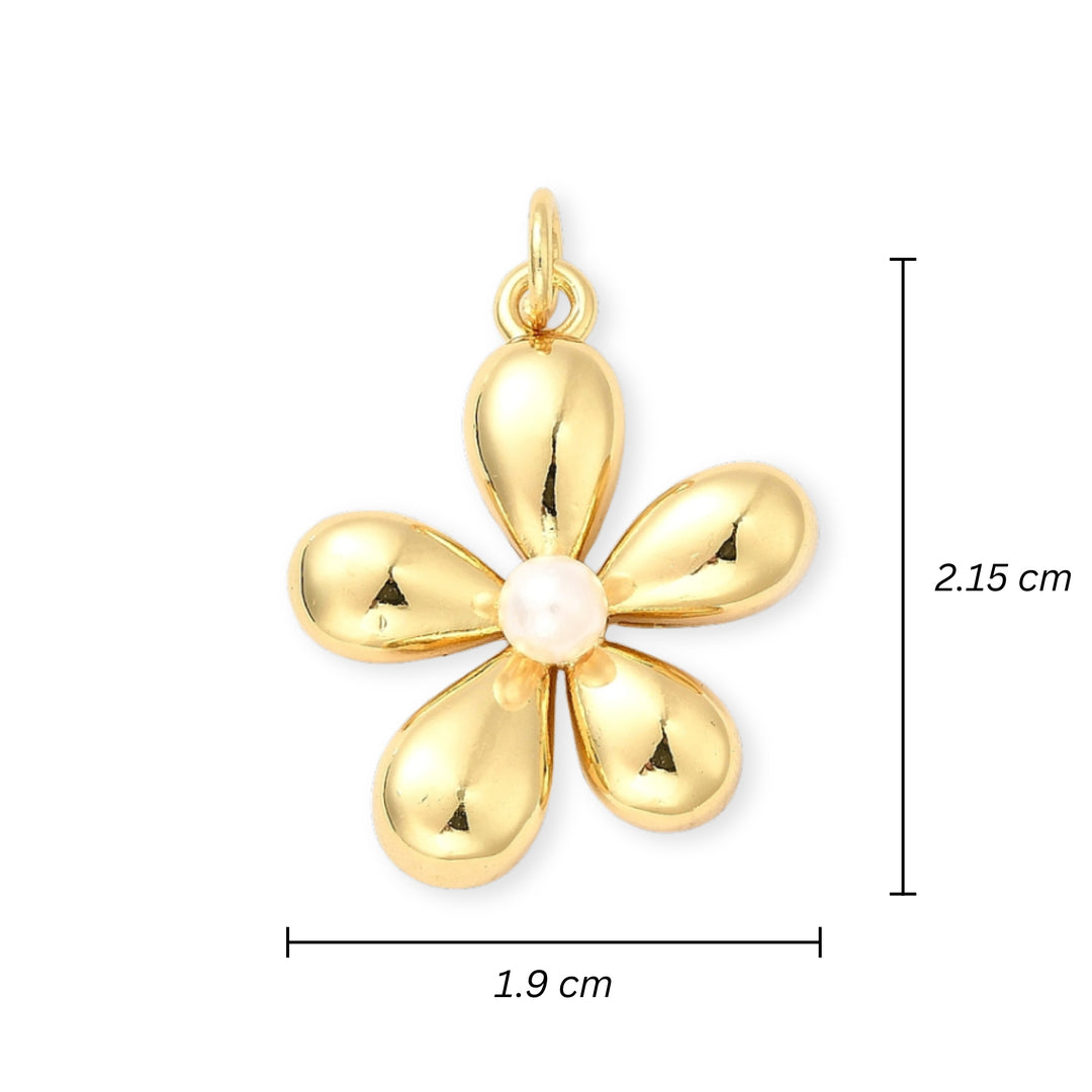 Medidas para Dije de flor en chapa de oro con perla sintética al centro, diseño elegante y delicado.