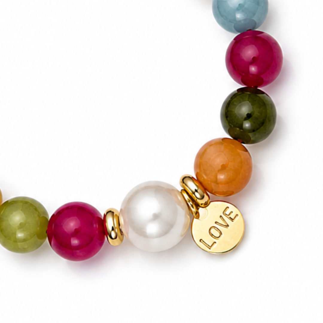 Detalles de Pulsera Love ajustable con jade, perla de río y dije Love de chapa de oro