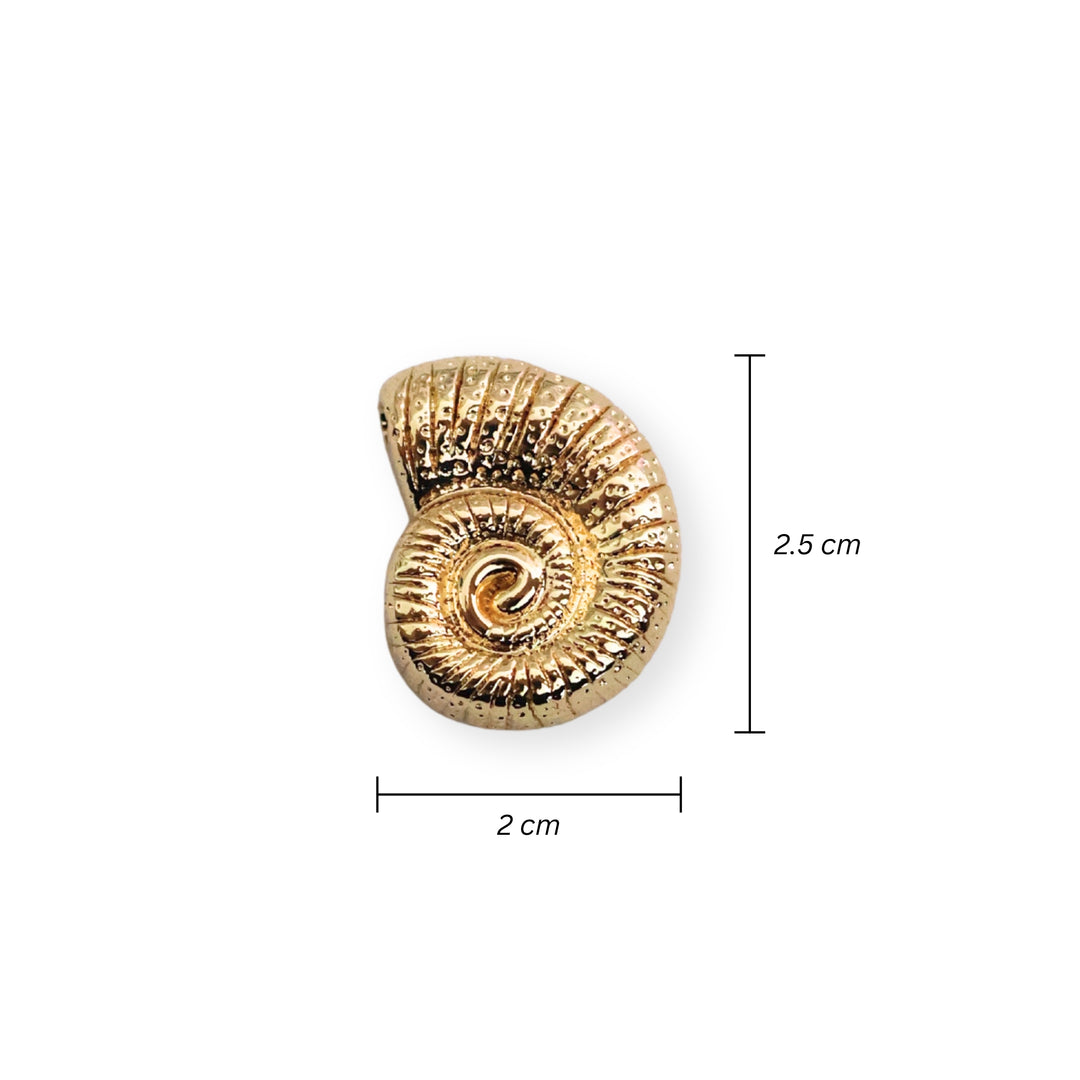 Medidas para dije caracol dorado de chapa de oro con diseño marino