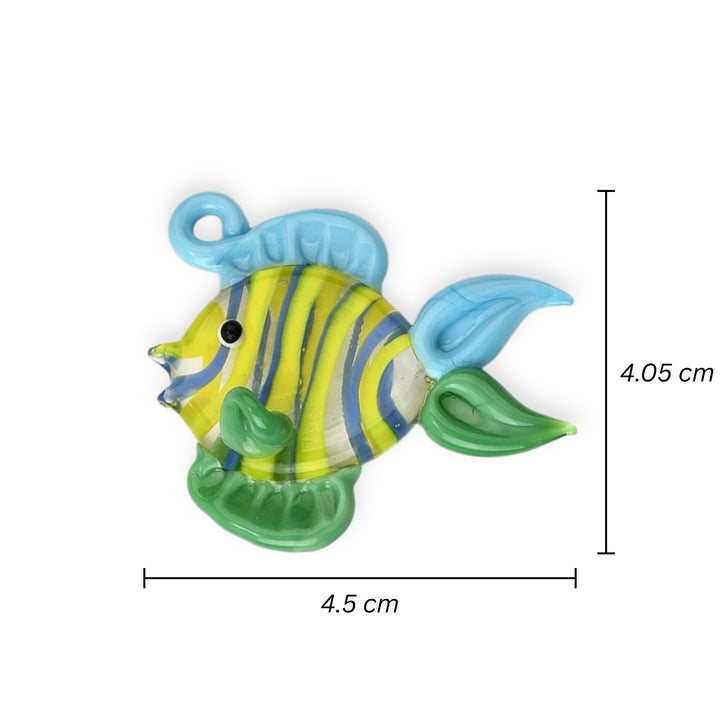 Medidas para Dije de murano en forma de pez azul cielo con verde y rayas decorativas